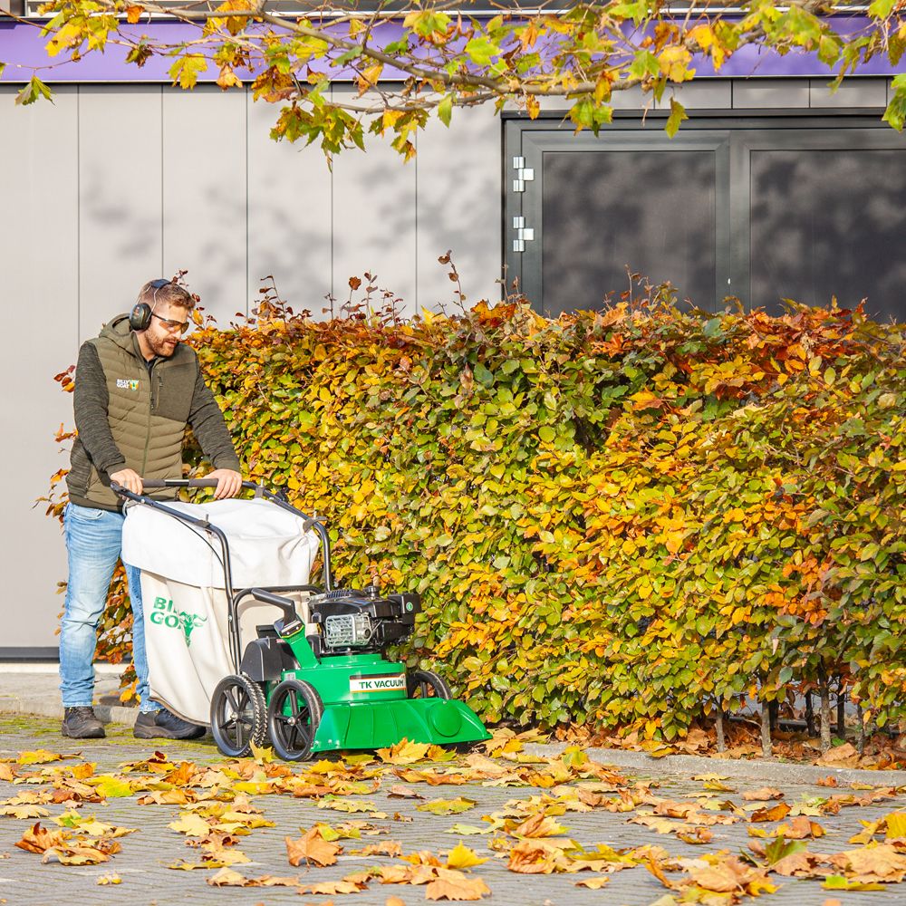 Billy Goat 69cm Self-Propelled Lawn Vacuum with Chipper – TKV601SP